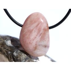 Erdbeerquarz Trommelstein gebohrt - Sonderqualit�t - ca. 2,7 cm x 1,9 cm x 1,2 cm