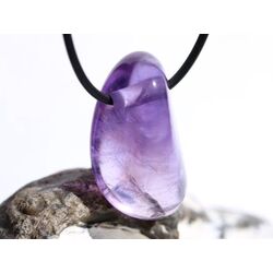 Amethyst mittelhell Trommelstein / Schmuckstein gebohrt - AA-Sonderqualitt - ca. 3,4 cm x 2 cm x 1,6 cm