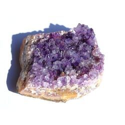 Amethyst Kristallstufe / Ladestufe mitteldunkel (Brasilien) - Sonderqualit�t - ca. 5,3 cm x 4,7 cm x 2,2 cm