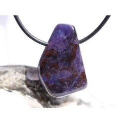 Sugilith mit Richterit Schmuckstein / Scheibenstein gebohrt - Raritt - Sonderqualitt - Handarbeit - ca. 3 cm x 2 cm x 0,8 cm