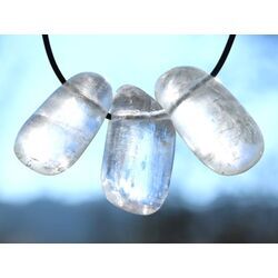 Calcit wei� Trommelsteine gebohrt - Sonderqualit�t - ca. 3 - 3,9 cm / ca. 17-20 g/St