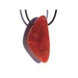 Chalcedon rot (Blutchalcedon) XXXL Schmuckstein / Trommelstein gebohrt - AA-Sonderqualität - Rarität - Handarbeit - ca. 5,4 cm x 2,6 cm x 1,7 cm