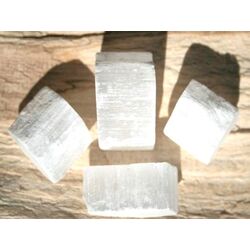 Selenit (Fasergips) Rohsteine - ca. 100 g - Restbestand -
