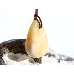 Calcit orange (Orangencalcit) Trommelstein gebohrt - ca. 3 cm x 2 cm x 1,2 cm