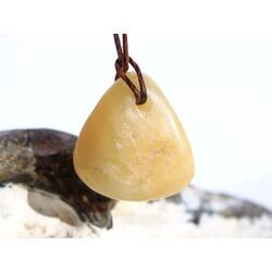 Calcit orange (Orangencalcit) Trommelstein gebohrt - ca. 2,5 cm x 2,2 cm x 1,7 cm