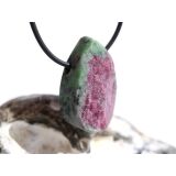 Rubin-Zoisit (Anyolith) Schmuckstein mit Rohsteinform gebohrt - AA-Sonderqualität - Handarbeit - ca. 3,2 cm x 2,1 cm x 1,5 cm