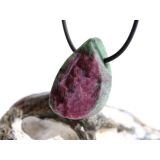 Rubin-Zoisit (Anyolith) Schmuckstein mit Rohsteinform gebohrt - AA-Sonderqualität - Handarbeit - ca. 3,2 cm x 2,1 cm x 1,5 cm