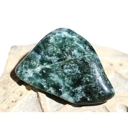 Jadeit (Jade) gr�n Trommelstein - Sonderqualit�t - Rarit�t - ca. 3,1 cm x 2,5 cm x 1,4 cm (Fairer Handel/GKS)