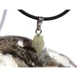 Chrysoberyll Rohsteinform Anhänger Silberöse Schmuckdose - Sonderqualität - Rarität - ca. 2 cm x 0,8 cm x 0,4 cm