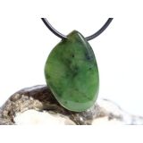 Nephrit-Jade Schmuckstein / Scheibenstein gebohrt - Sonderqualität - Handarbeit - ca. 3,4 cm x 2,2 cm x 0,7 cm
