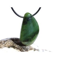 Nephrit-Jade XL Schmuckstein / Scheibenstein gebohrt - Sonderqualit�t - Handarbeit - ca. 3,6 cm x 2,5 cm x 0,7 cm