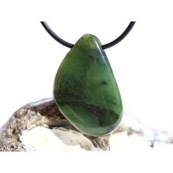Nephrit-Jade XL Schmuckstein / Scheibenstein gebohrt - Sonderqualit�t - Handarbeit - ca. 3,6 cm x 2,5 cm x 0,7 cm