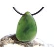 Nephrit-Jade Schmuckstein / Scheibenstein gebohrt - Sonderqualität - Handarbeit - ca. 3,2 cm x 2,3 cm x 0,6 cm