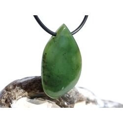Nephrit-Jade XL Schmuckstein / Scheibenstein gebohrt - Sonderqualit�t - Handarbeit - ca. 3,7 cm x 2,3 cm x 0,6 cm