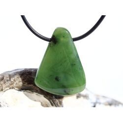 Nephrit-Jade Schmuckstein / Scheibenstein gebohrt - Sonderqualit�t - Handarbeit - ca. 3,3 cm x 2,5 cm x 0,7 cm