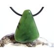 Nephrit-Jade Schmuckstein / Scheibenstein gebohrt - Sonderqualität - Handarbeit - ca. 3,3 cm x 2,5 cm x 0,7 cm