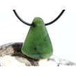 Nephrit-Jade Schmuckstein / Scheibenstein gebohrt - Sonderqualität - Handarbeit - ca. 3,3 cm x 2,5 cm x 0,7 cm