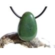 Nephrit-Jade Trommelstein / Scheibenstein gebohrt - ca. 2,7 cm x 1,9 cm x 1,1 cm