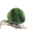 Nephrit-Jade Schmuckstein / Scheibenstein - Sonderqualität - Handarbeit - ca. 2,9 cm x 2,5 cm x 0,6 cm