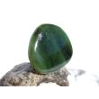 Nephrit-Jade Schmuckstein / Scheibenstein - Sonderqualität - Handarbeit - ca. 2,9 cm x 2,5 cm x 0,6 cm