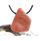 Chalcedon rot (Blutchalcedon) XL Schmuckstein / Scheibenstein gebohrt - AA-Sonderqualität - Rarität - Handarbeit - ca. 3,6 cm x 2,9 cm x 0,7 cm