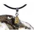 Chrysoberyll Rohsteinform Anhänger Silberöse Schmuckdose - Sonderqualität - Rarität - ca. 2 cm x 0,5 cm x 0,4 cm